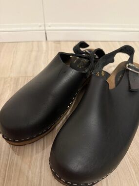 Lotta From Stockholm Black Leather Clogs with Slingback Strap